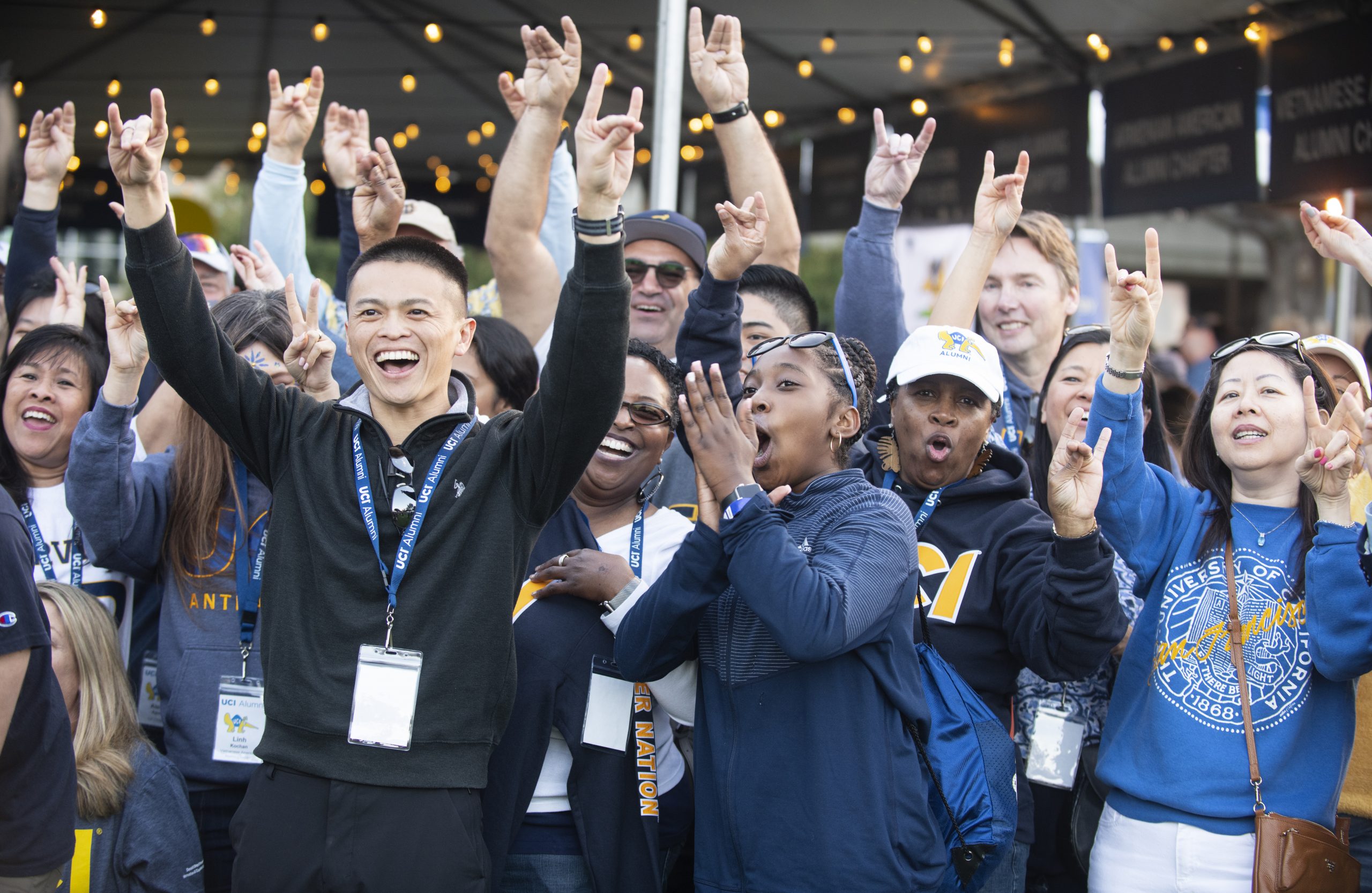 UCI Alumni Cheering